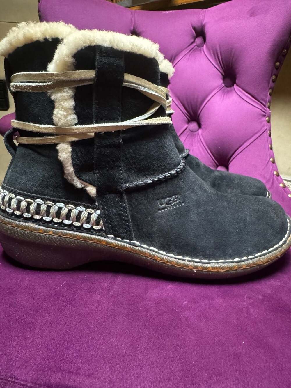 UGG Cove Winter Ankle Boots Womens Size 8 Black Leather Wraparound Lace